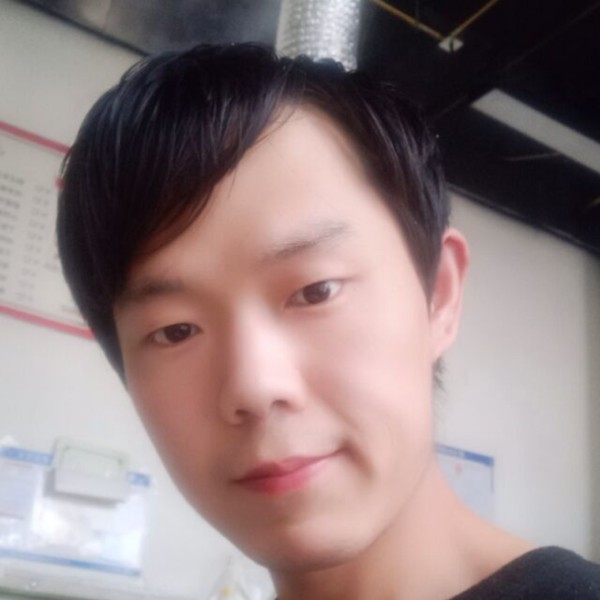小松鼠吃醋落拓的照片