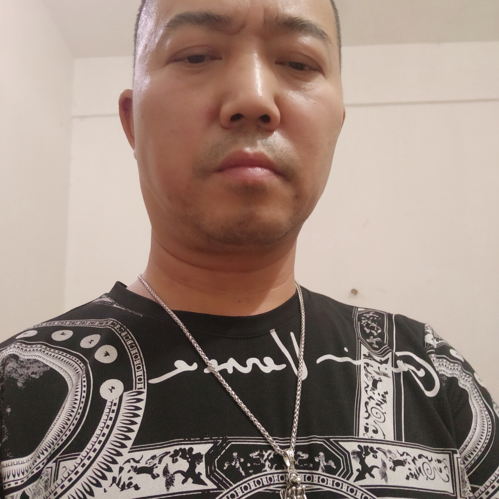 贤惠回眸钢铁侠的照片