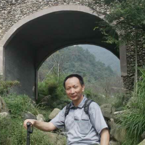 明媚吃醋跳跳糖的照片