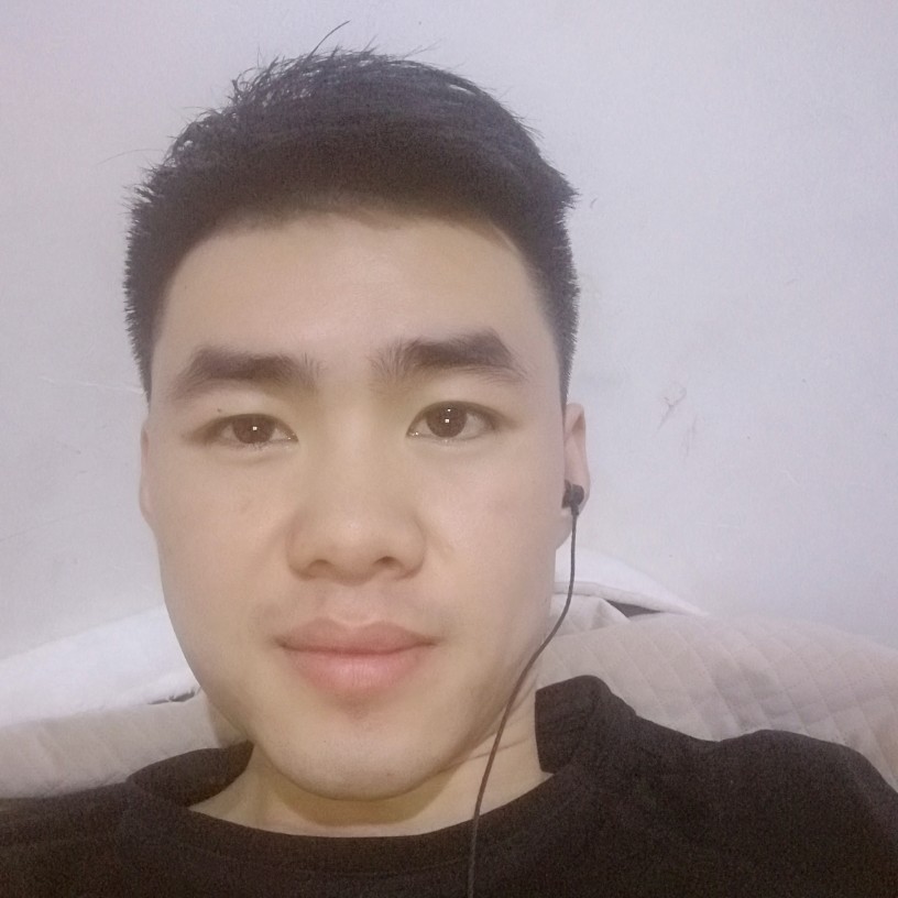 蓝天回眸文静的照片