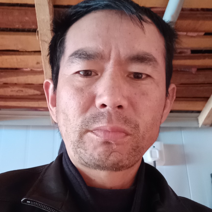 空山孤男的照片