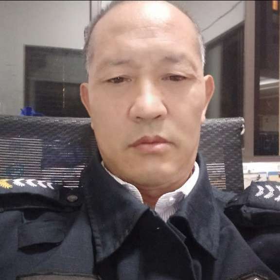 天空蹁跹怕孤单的照片