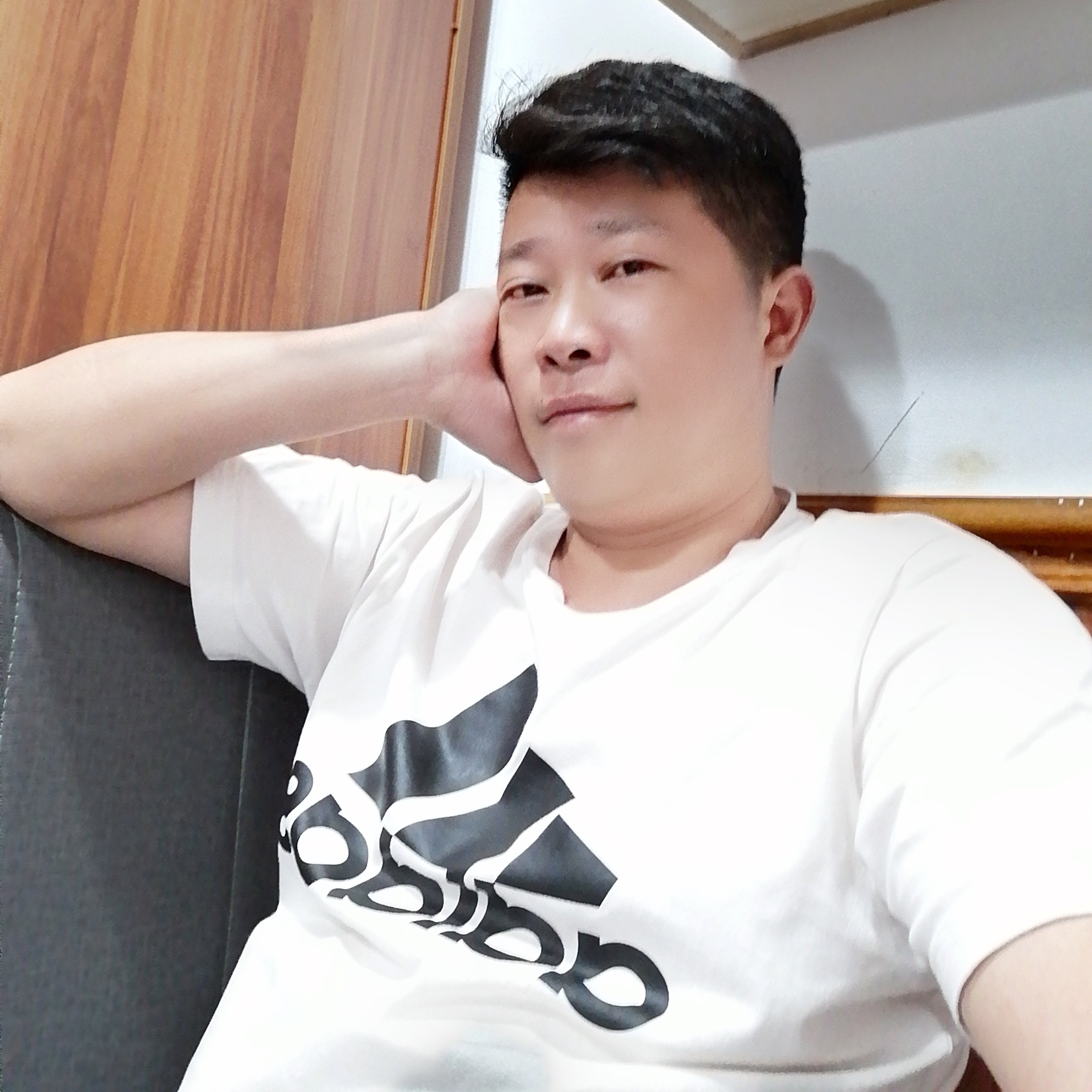 唯一的蹙眉天寂的照片