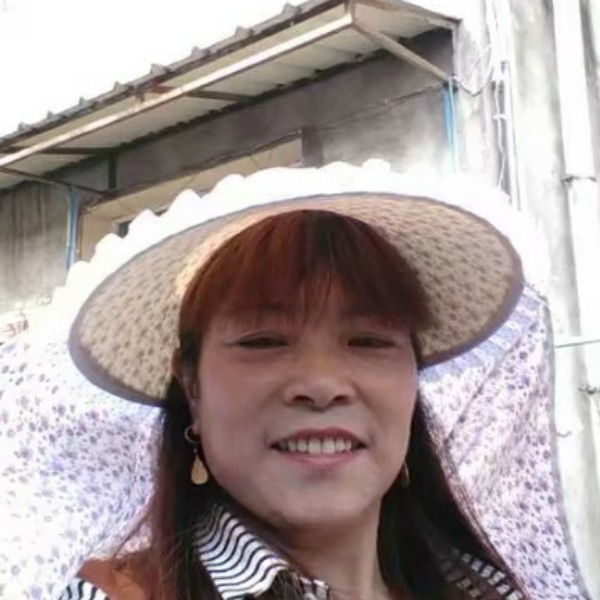 饱满深拥篮球的照片