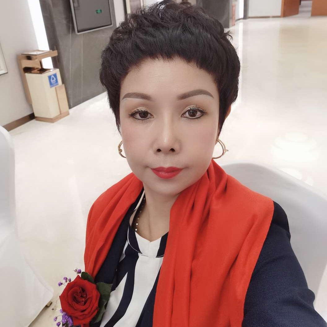 自由蹁跹水杯的照片