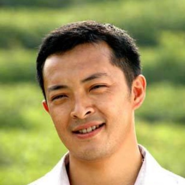 这哥们不是我哈哈的照片