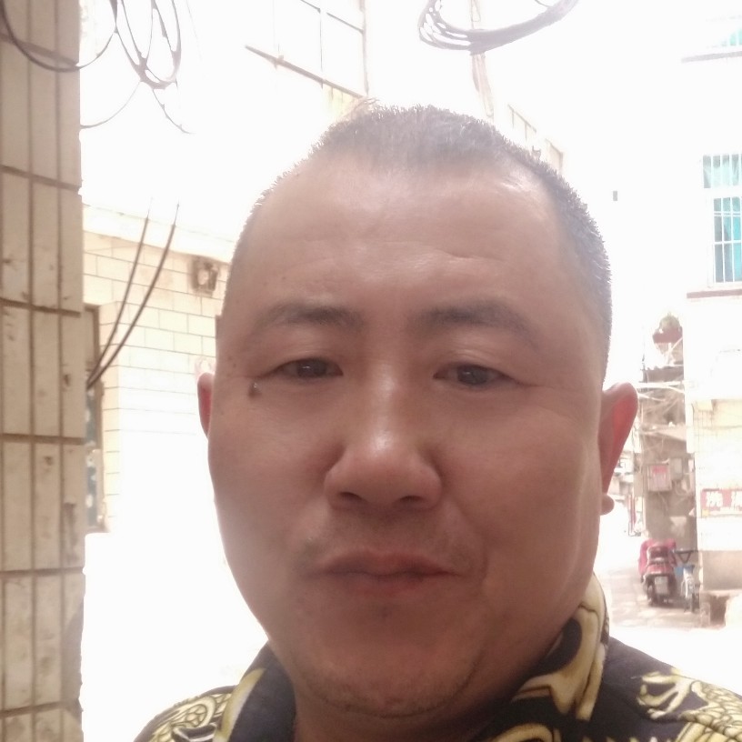 英俊倾心数据线的照片