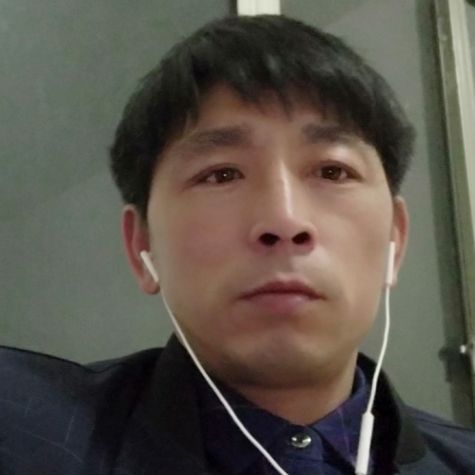 明理保卫路人的照片