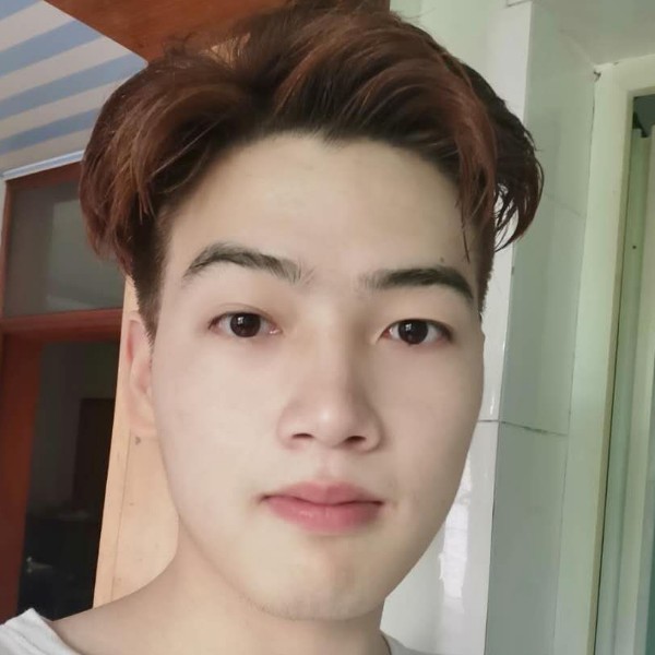 朴素回眸天空的照片