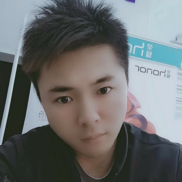 端庄和水杯的照片