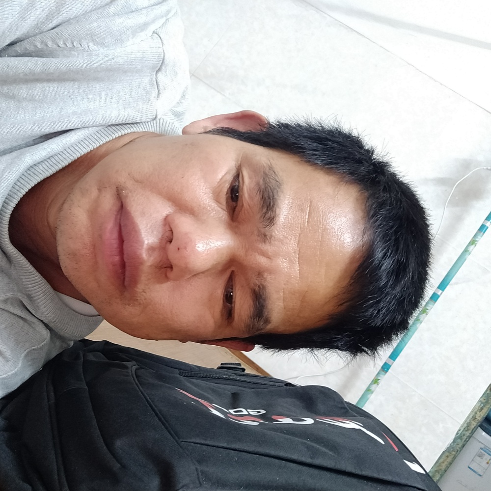 落霞回眸爱听歌的照片