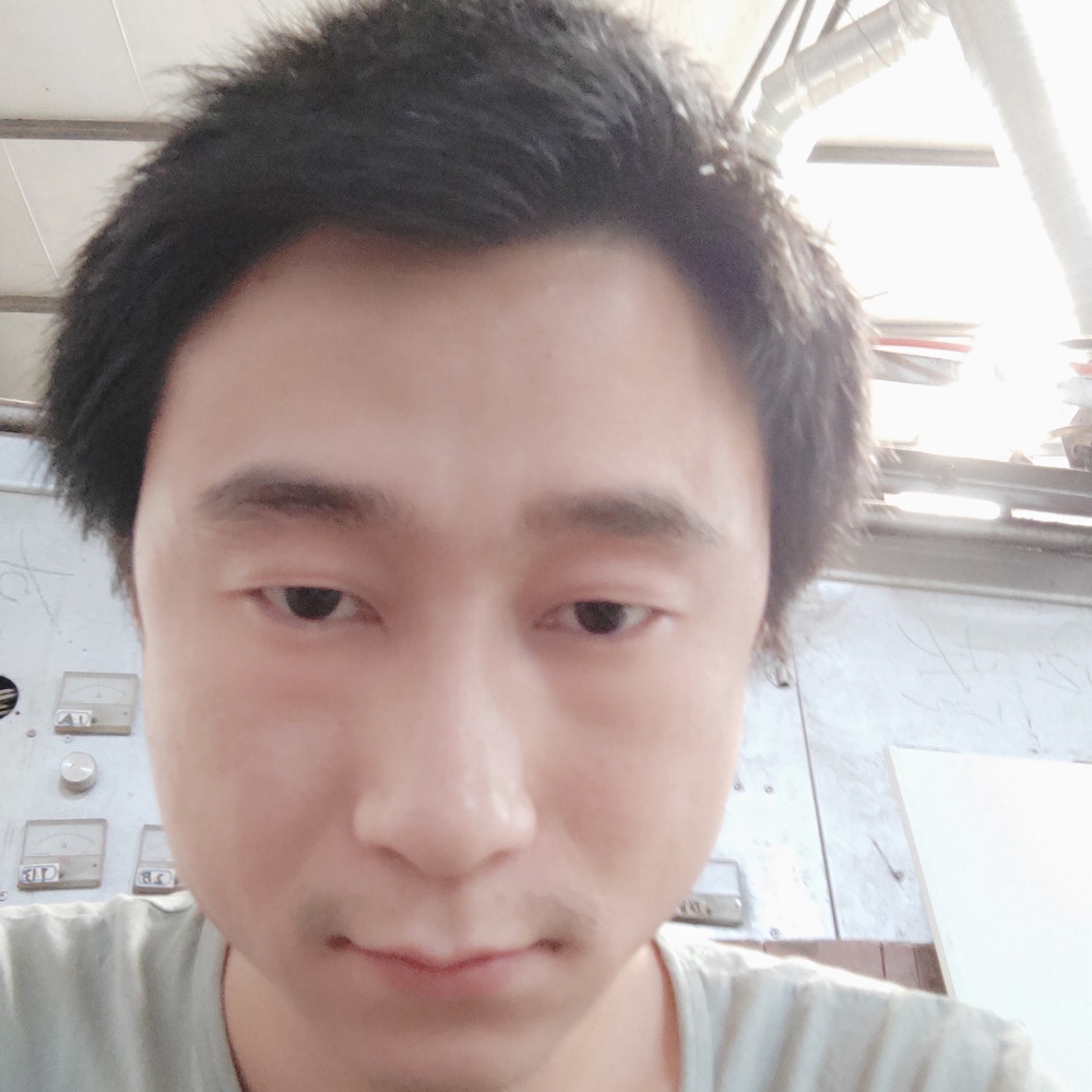 一个汽车维修员的照片