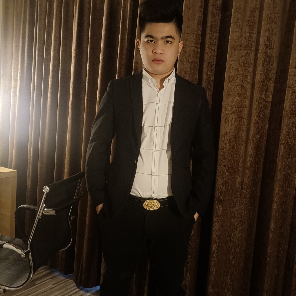 英勇漫步秋颜的照片