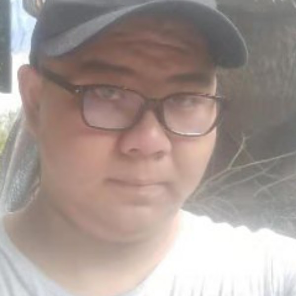 轻松闻月光的照片