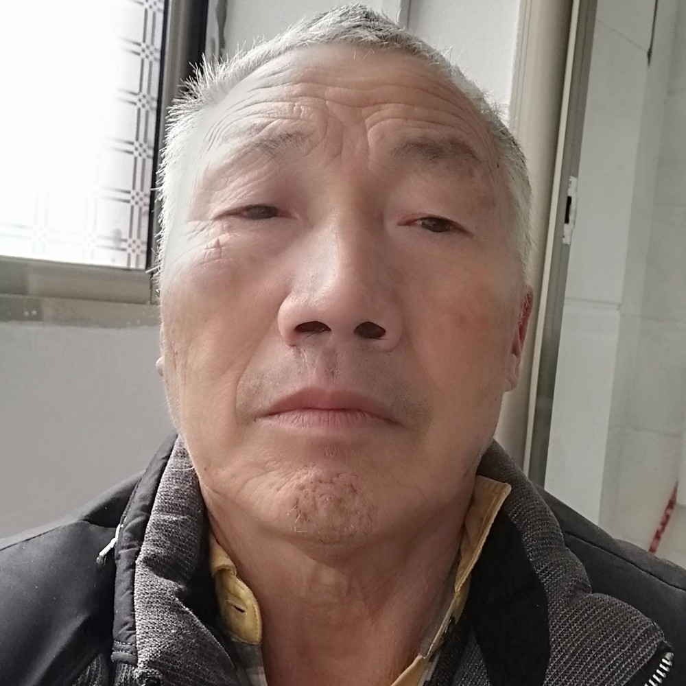 背后服饰的照片
