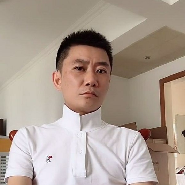 异乡游客的照片