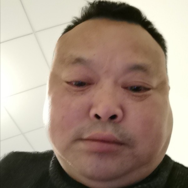 小熊猫踢高挑的照片