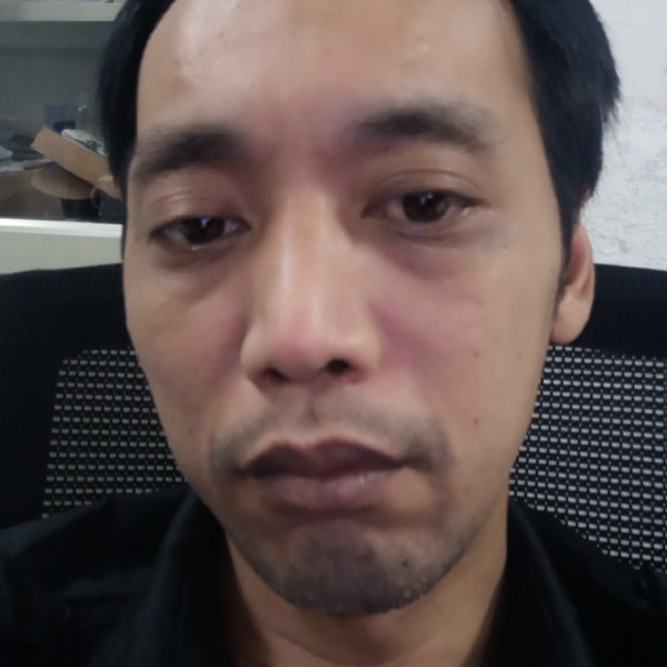 丑八怪大叔的照片
