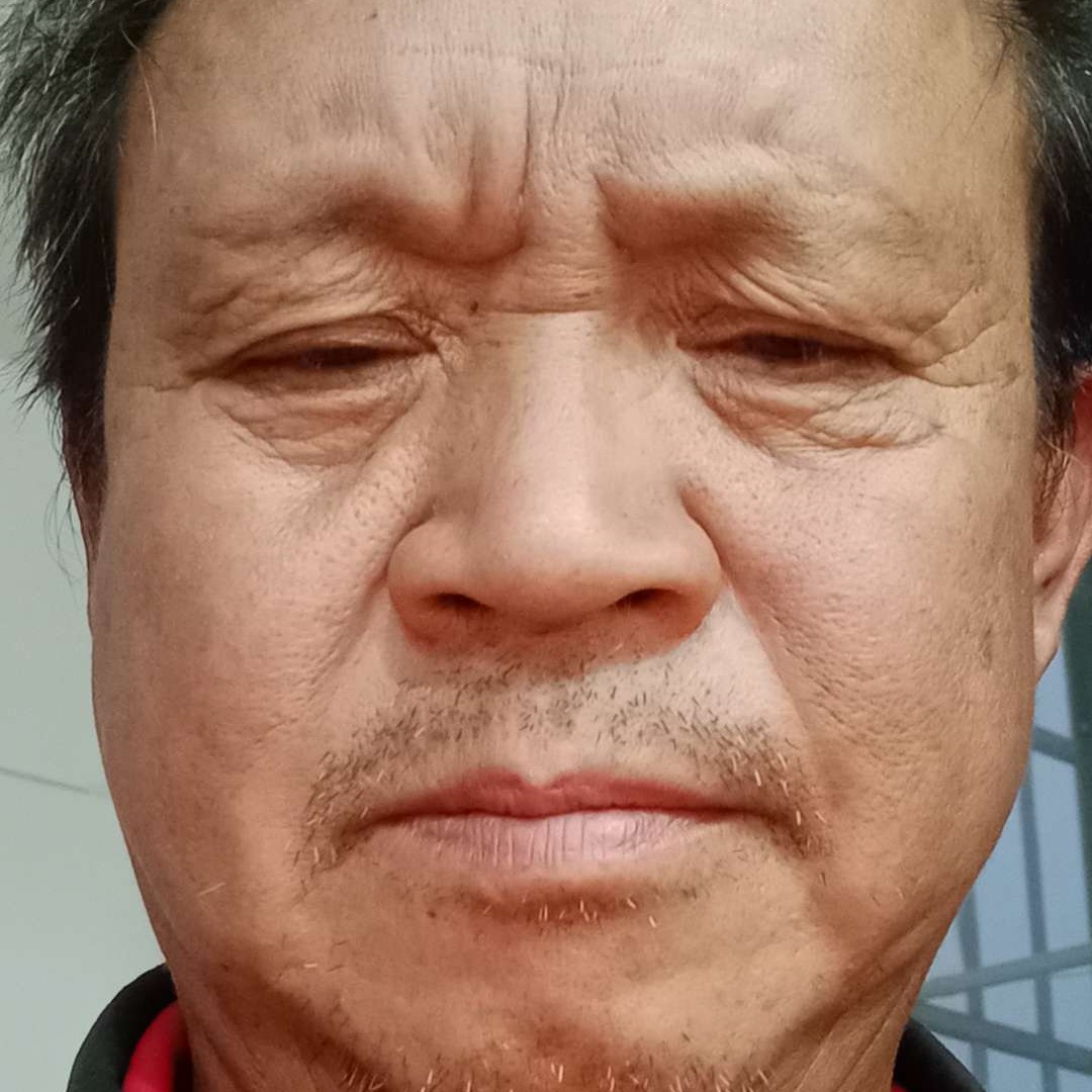 背包还浅唱的照片
