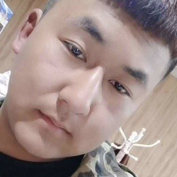 思恋蹙眉迷茫的照片