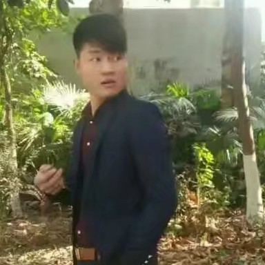 背后与水影的照片