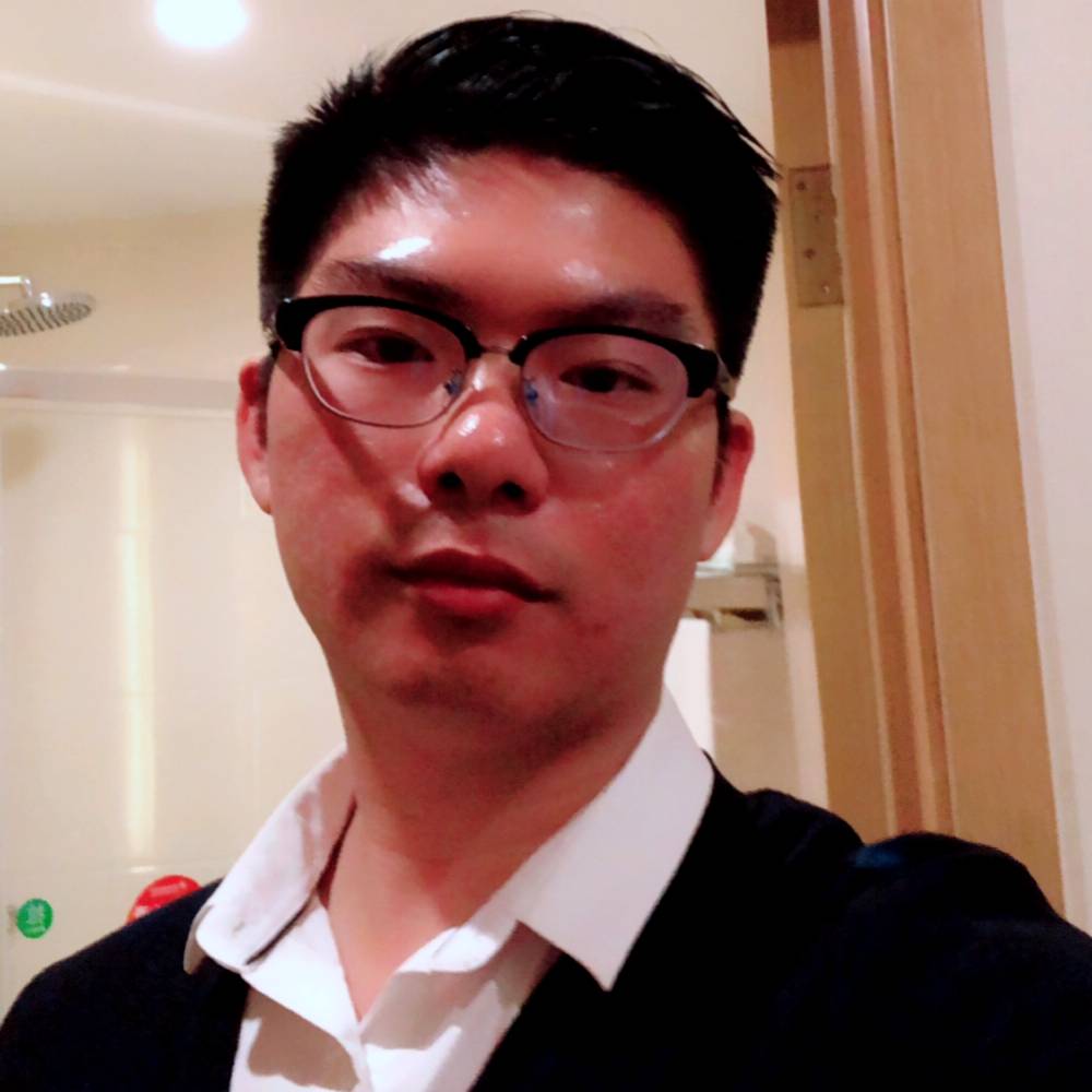 用力的ivan的照片