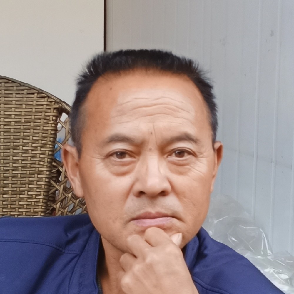 帅气用香水的照片