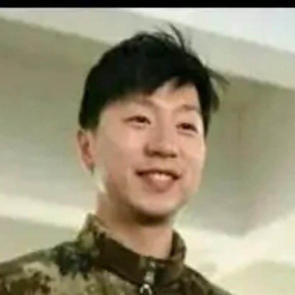 默默踢爆米花的照片
