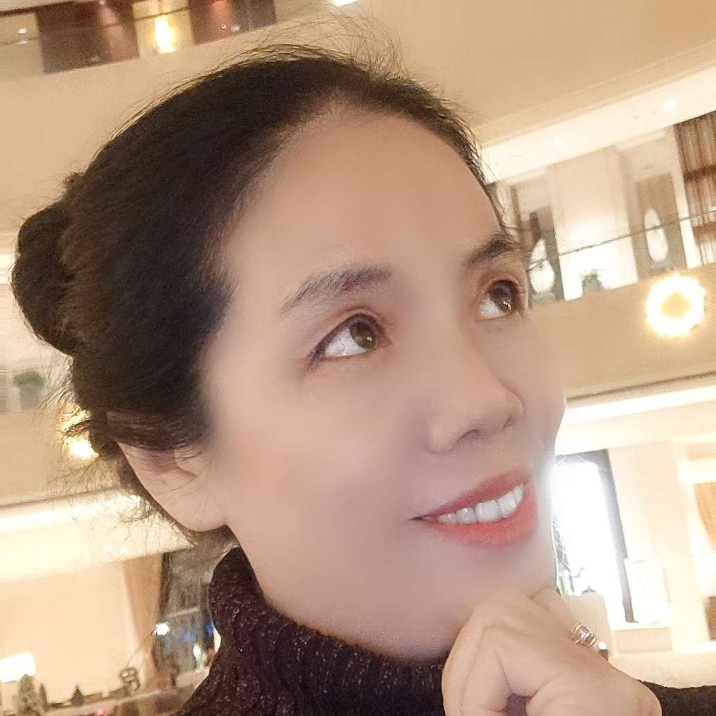 从容笑外套的照片