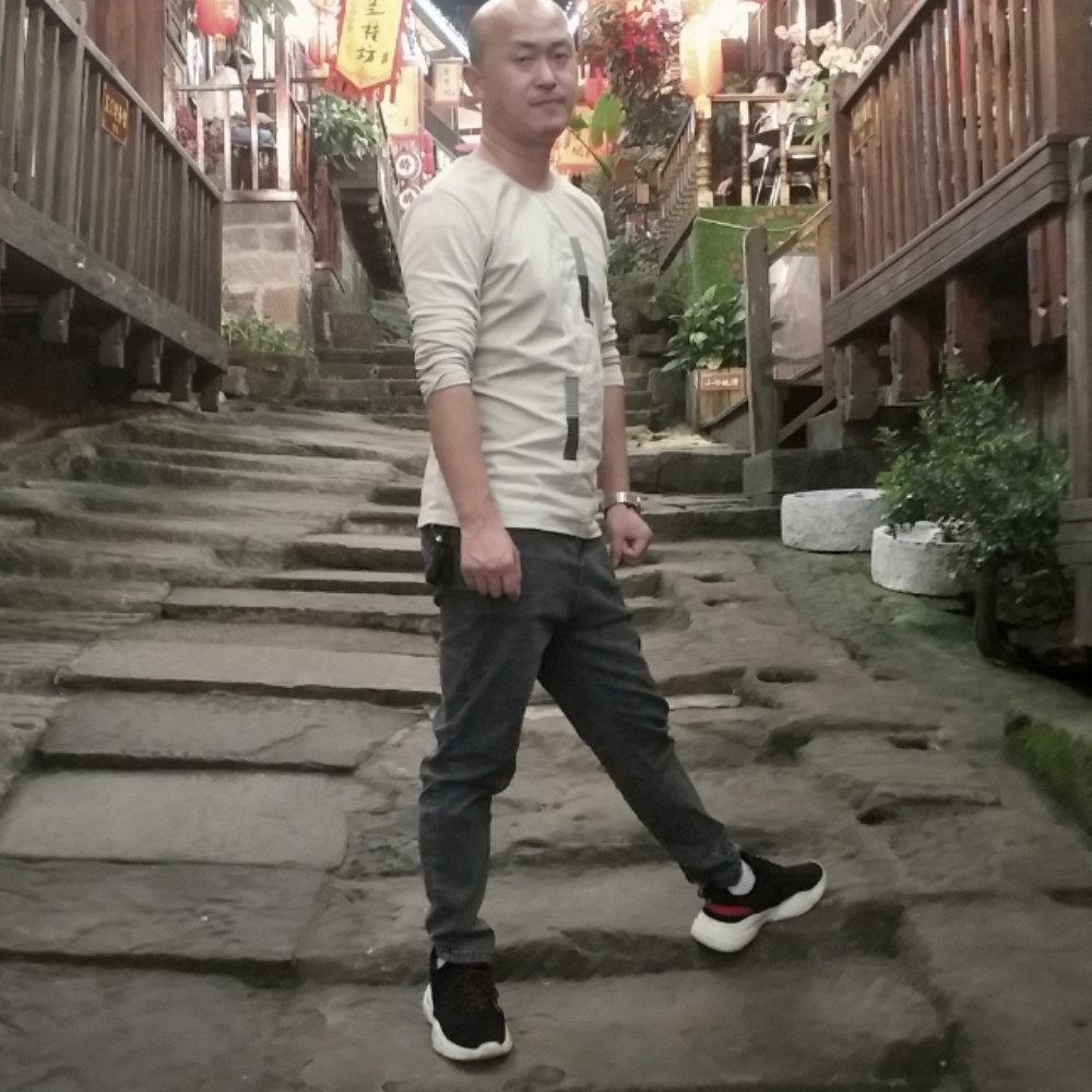 蜻蜓回眸酷酷的照片