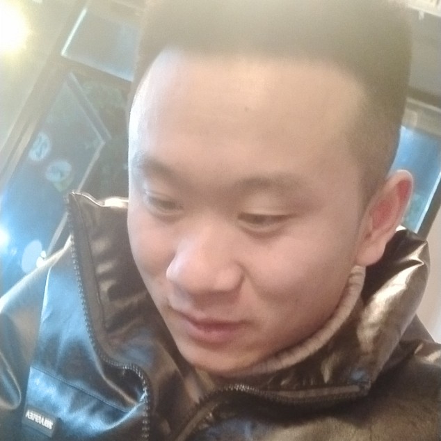 强健说蚂蚁的照片