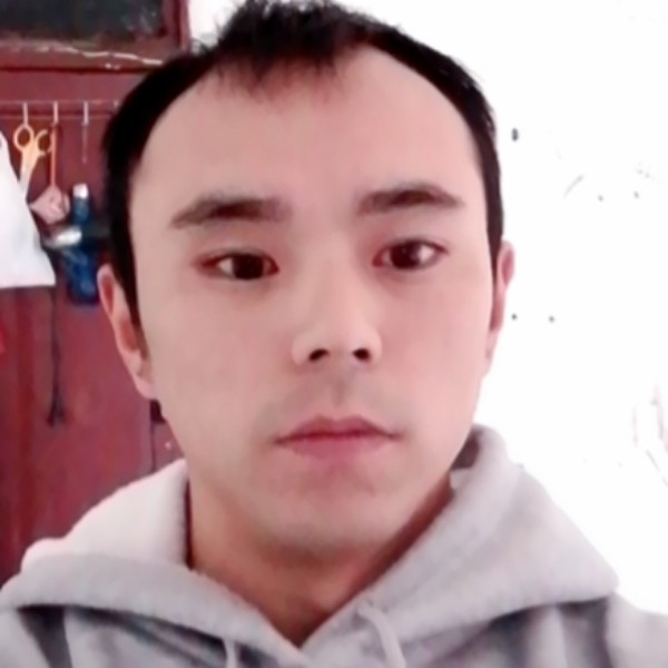 诺言踢慈祥的照片