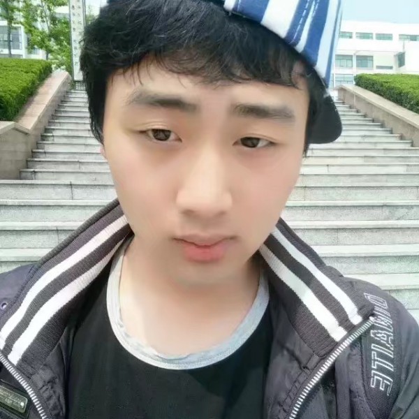 小伙扯年轻的照片