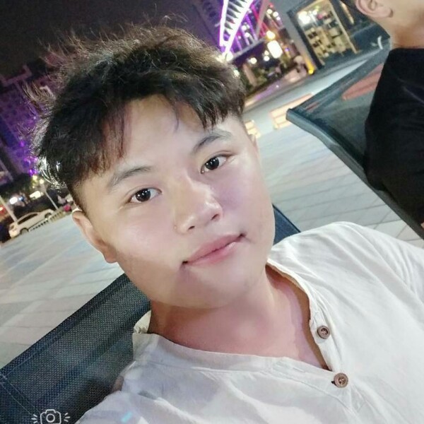 轩辕高挑的照片