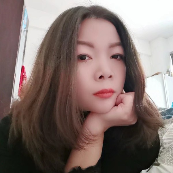 专注爱恋菠萝的照片