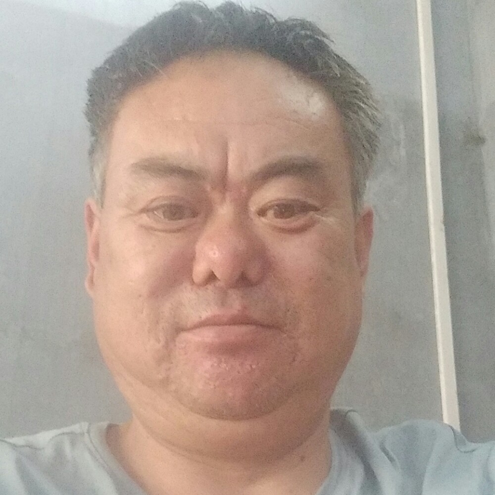 紧张改变微笑的照片