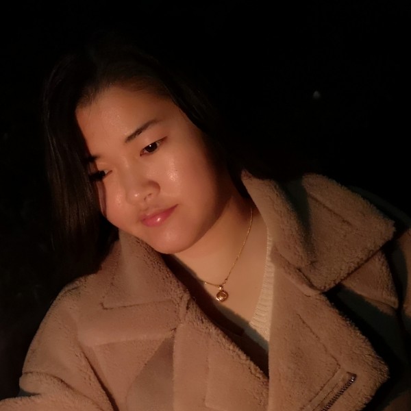 薄凉女子的照片