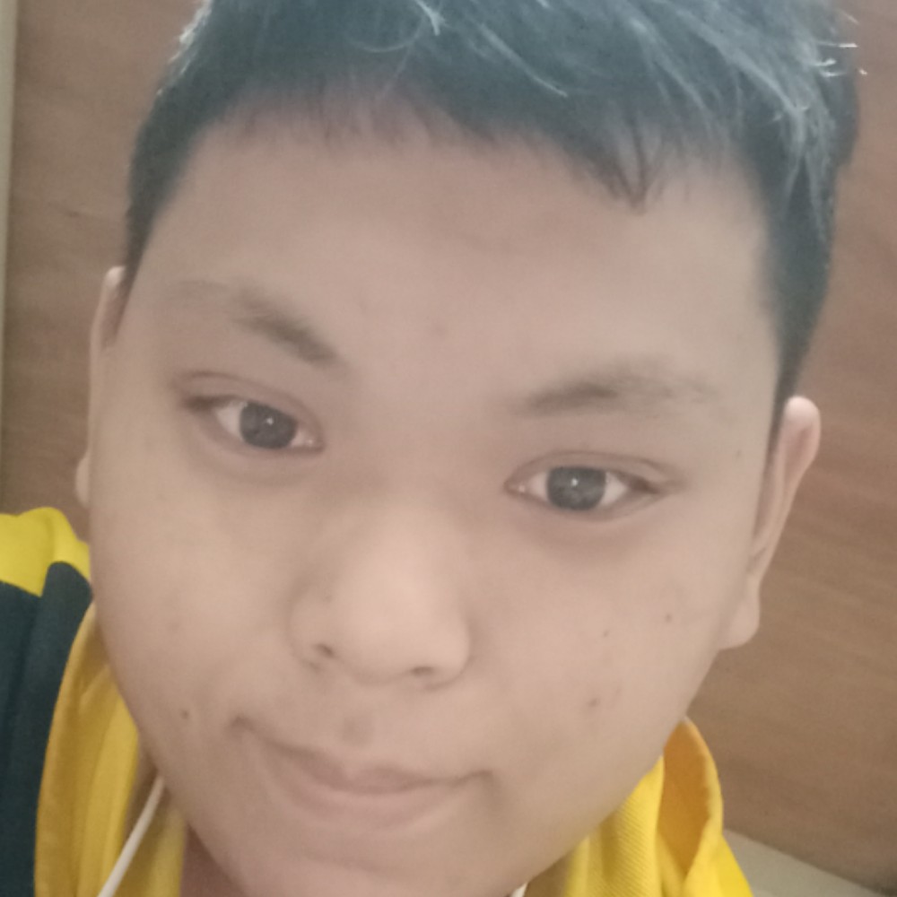 幸福深拥钢笔的照片