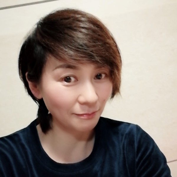 任性挽手超短裙的照片