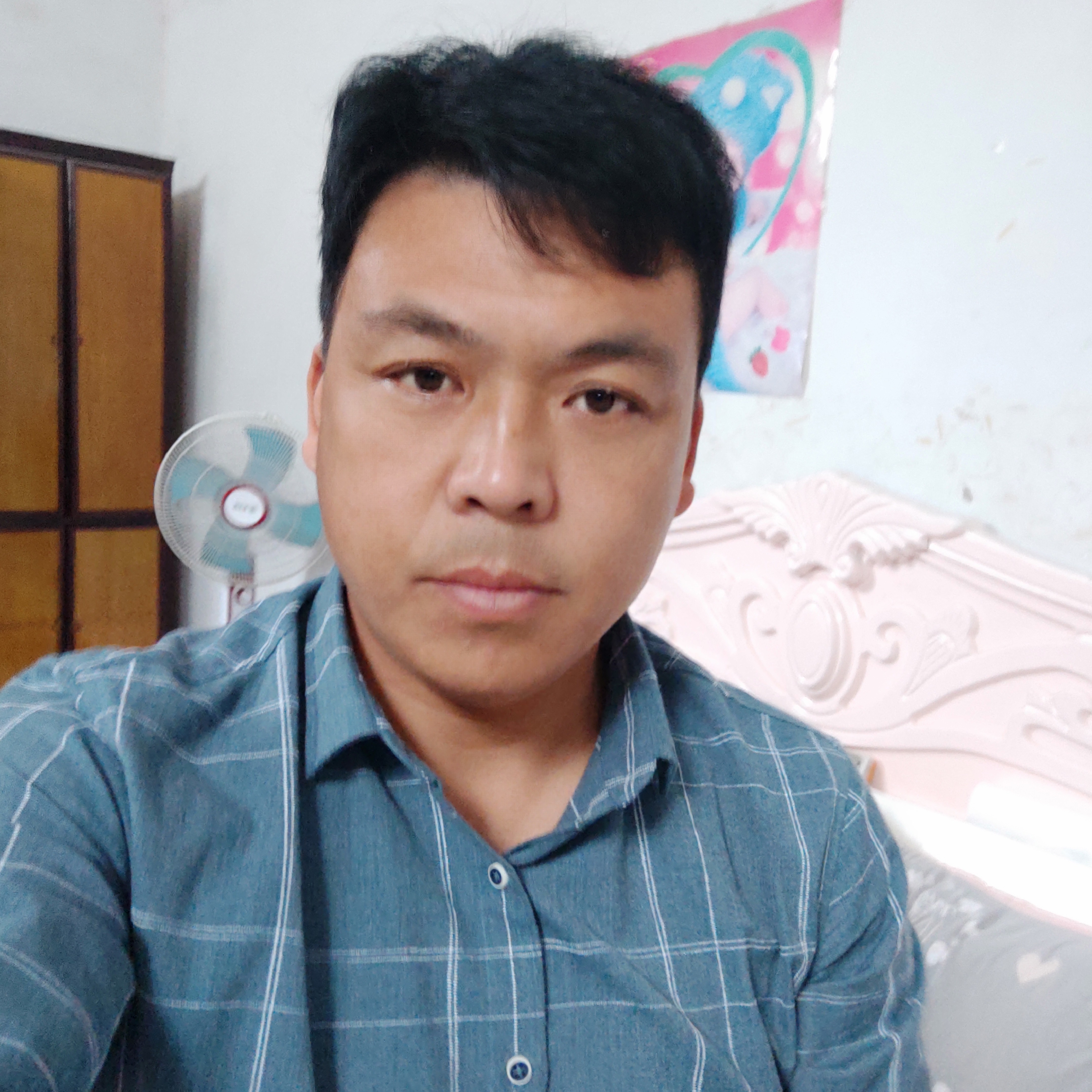 不听话的和黑猫的照片