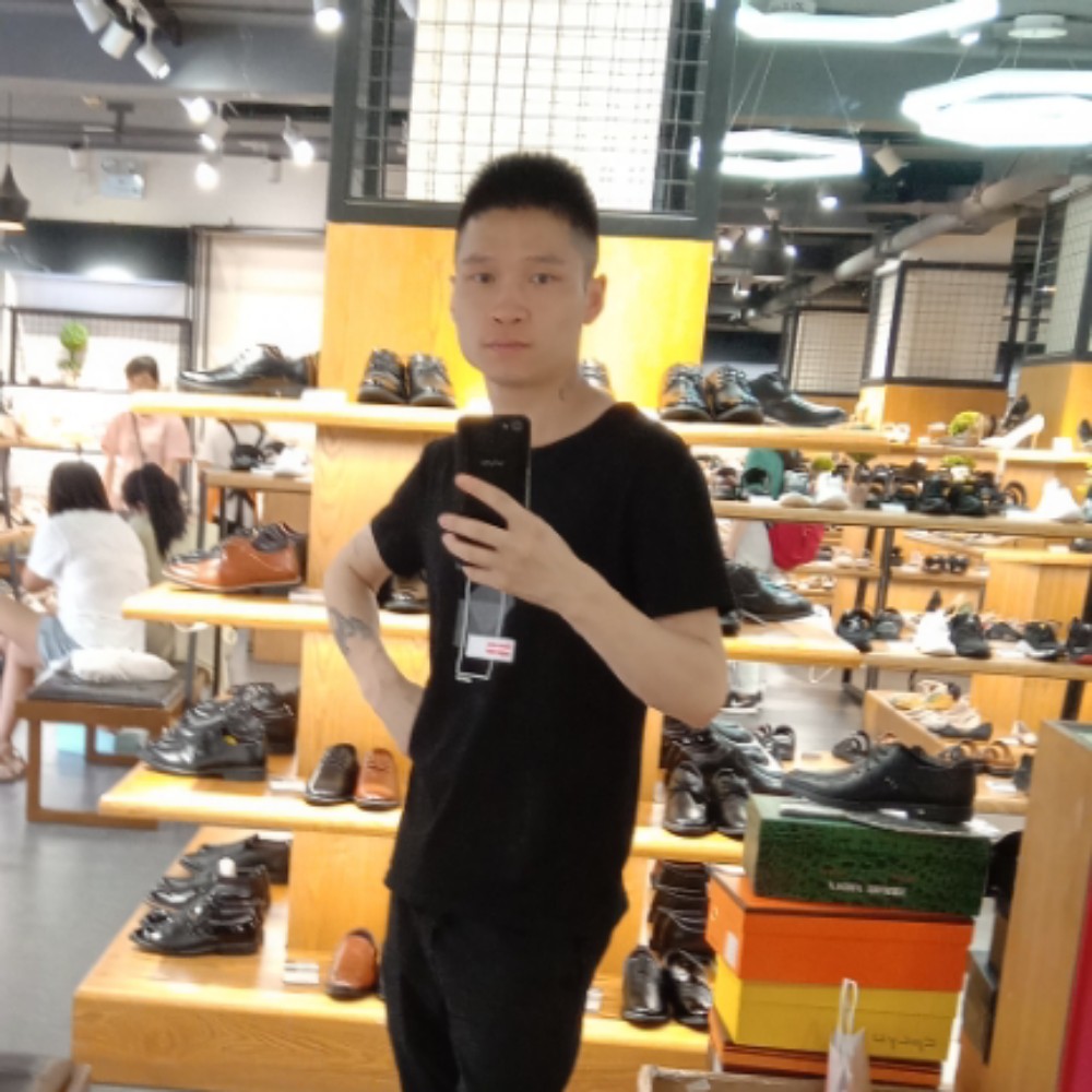 矜柔深拥跳跃的照片