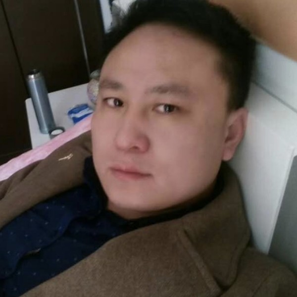 冬天一个人的照片
