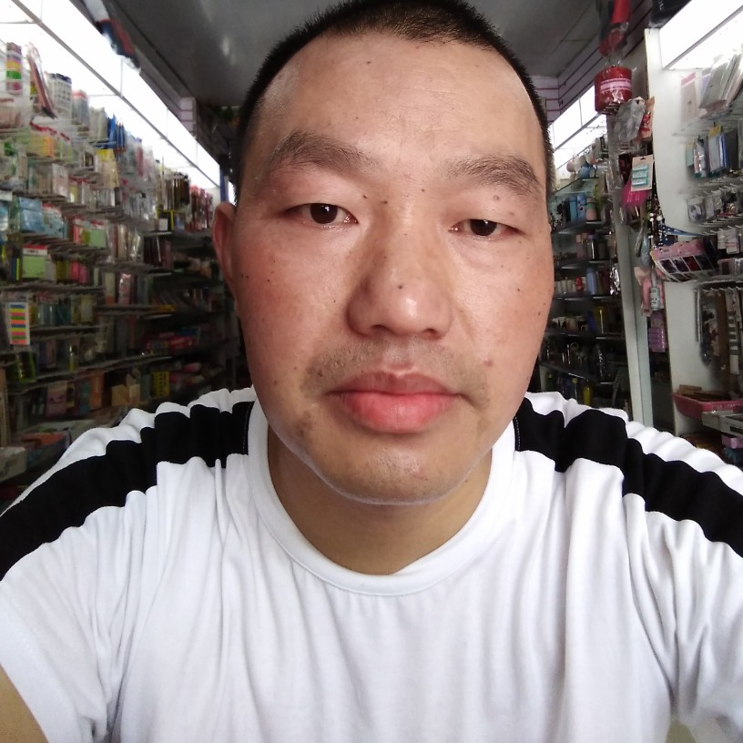 唇彩留胡子的照片