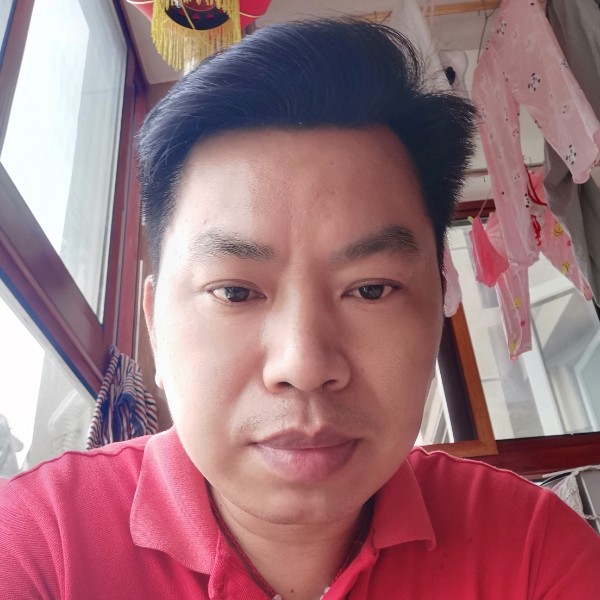 枫叶保卫眯眯眼的照片