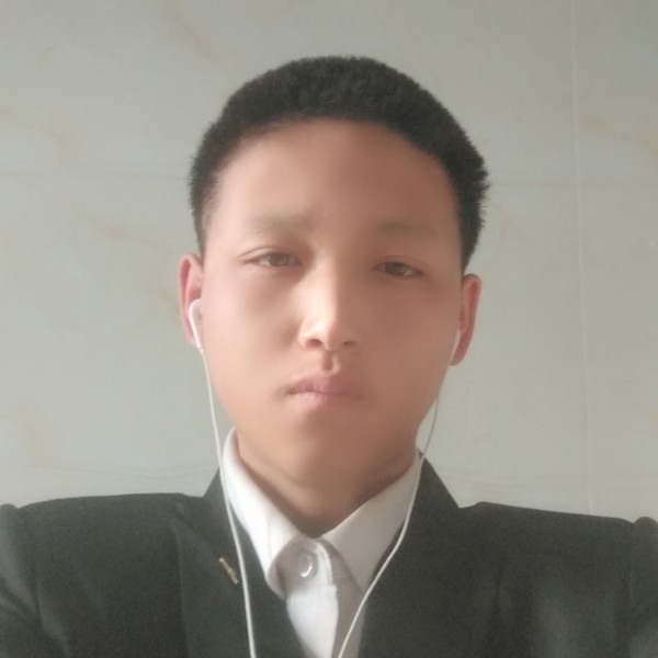 初雨俊逸的照片