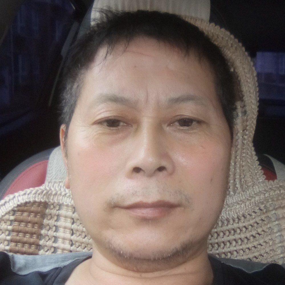 诚实守信一男的照片