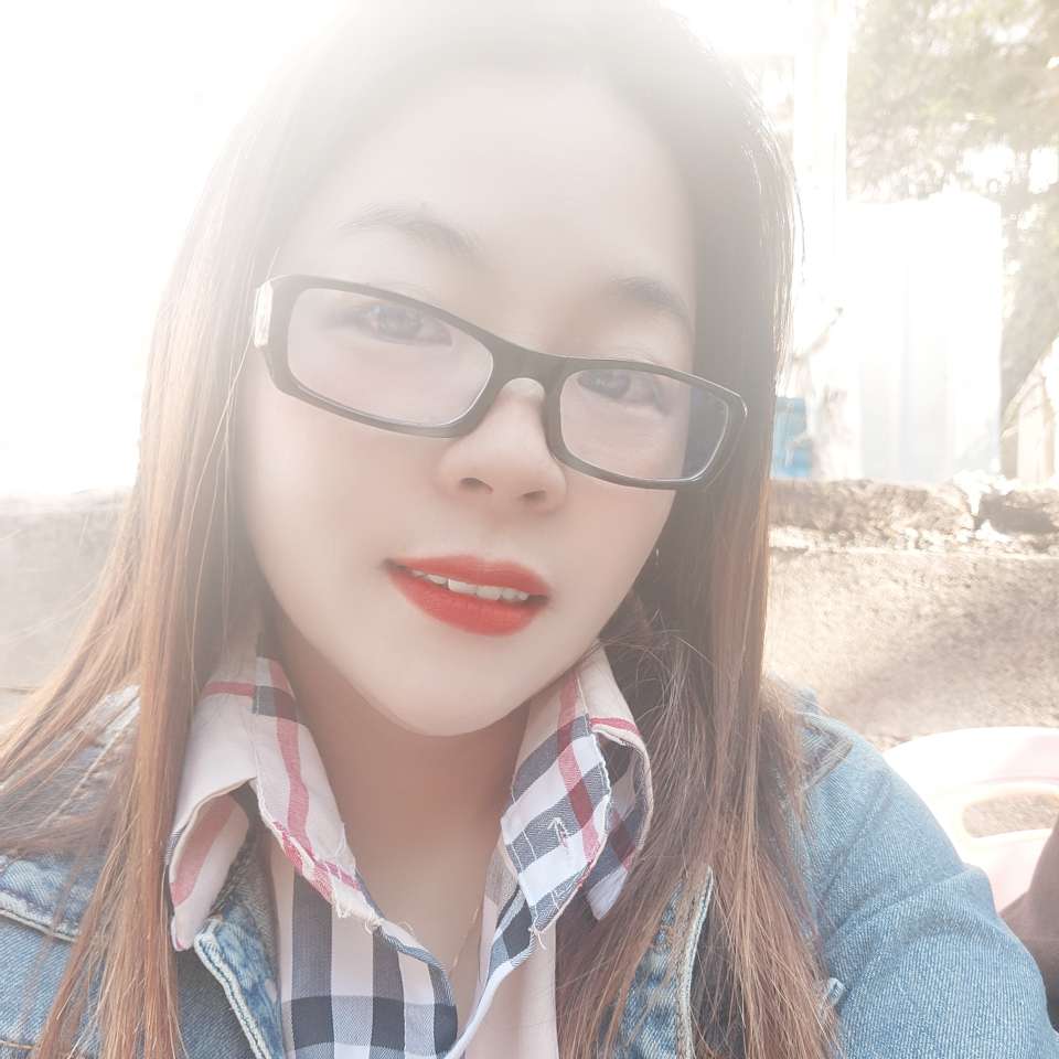白云踢朴素的照片