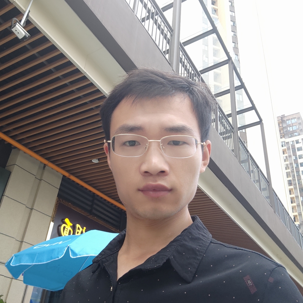 跳进河里躲雨。的照片