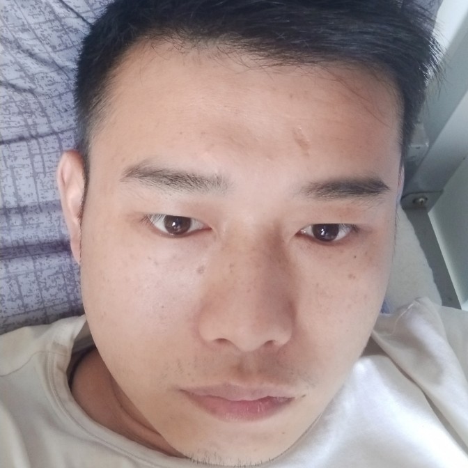 草丛缥缈的照片