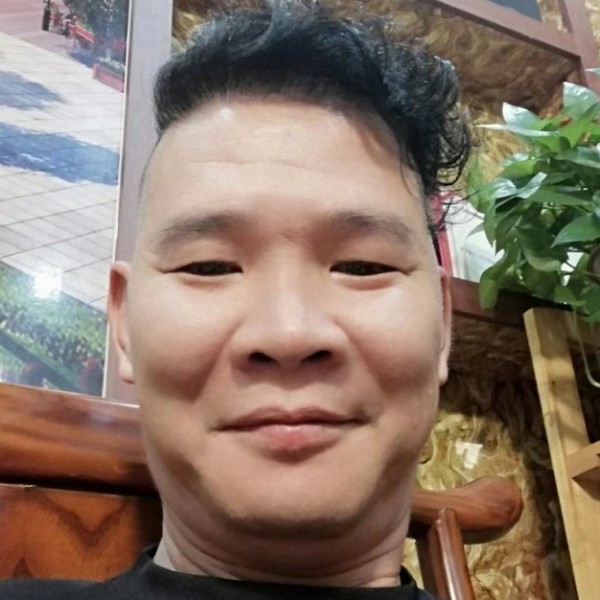 雪碧拿飘逸的照片